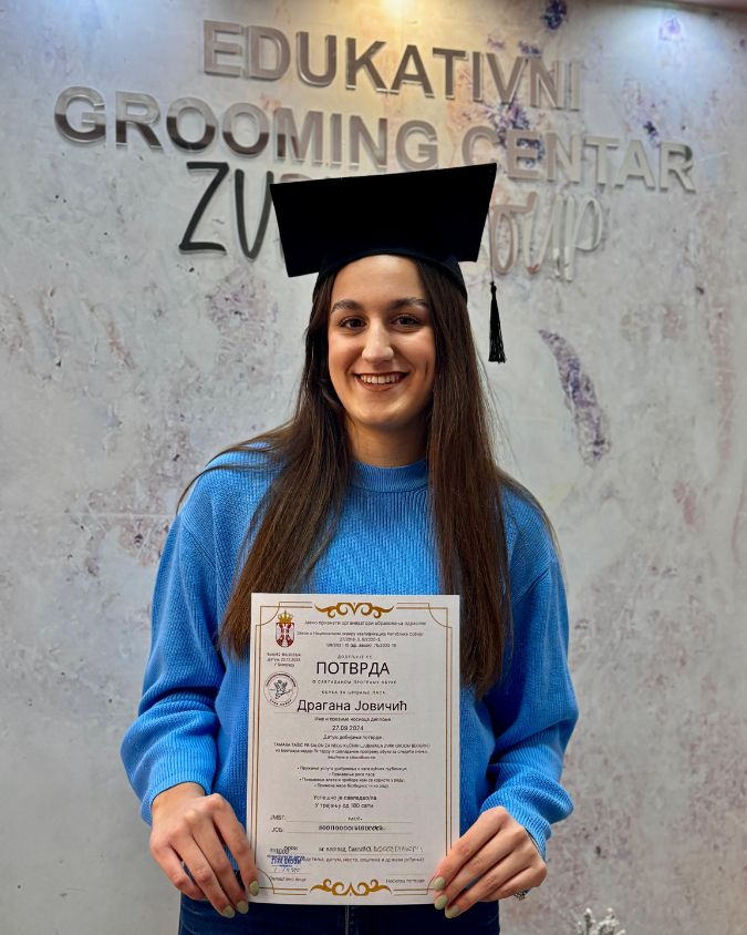 Sreća nakon završenog kursa za šišanje pasa i steknute diplome.